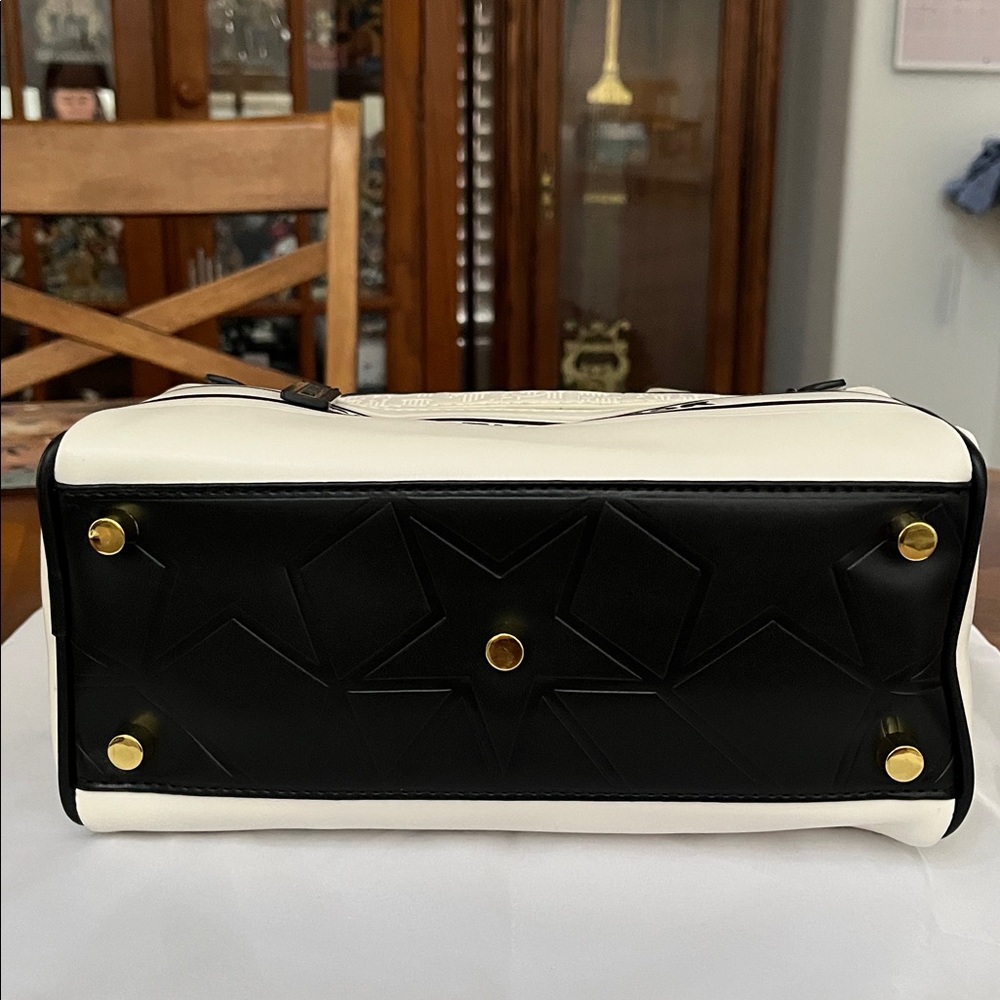 Source Unknown Egg Shell and Black Crossbody Satc… - image 7